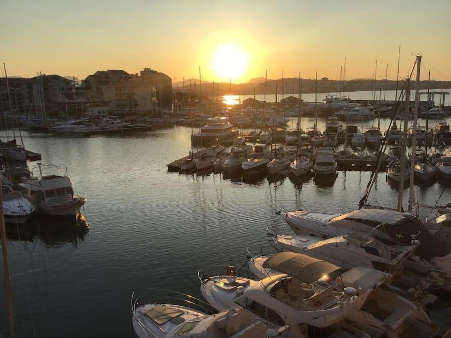 Port Frejus Cap Hermes Vue Mer Et Port Pieds Dans L'Eau Piscine Pkg Dış mekan fotoğraf